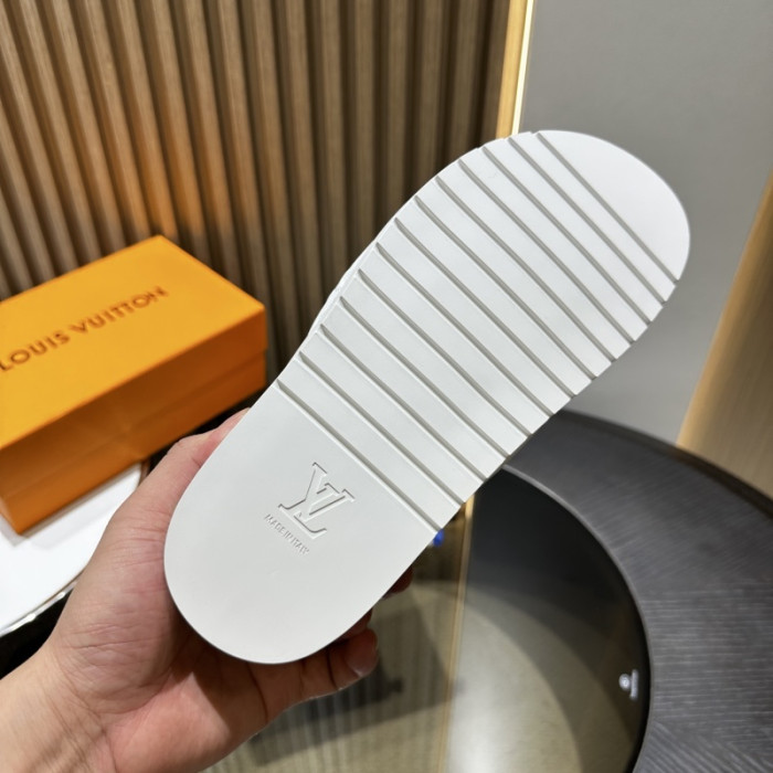 1*V SLIPPERS 11V0107-070