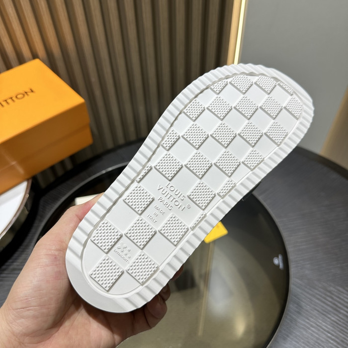 1*V SLIPPERS 11V0107-118