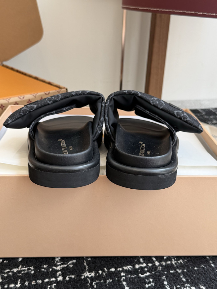 1*V SLIPPERS 11V0107-152