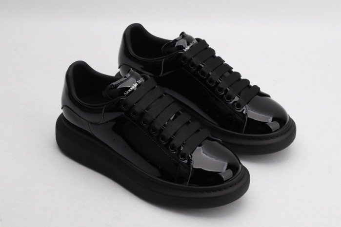 A1exa*der Mcqv*en SNEAKERS