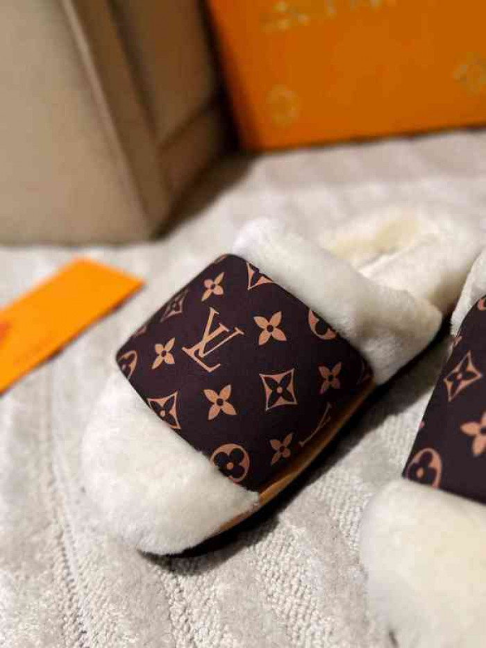 1*V SLIPPERS 11V0107-018