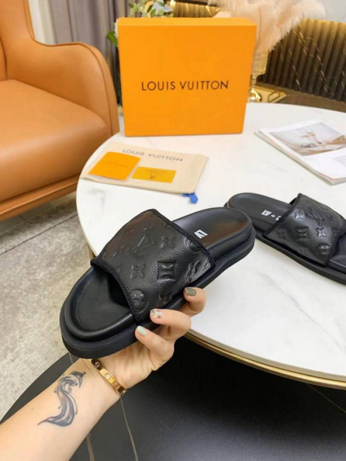 1*V SLIPPERS 11V0107-024