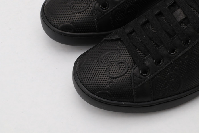 gucc ace embroidered low-top sneaker 431942a38g09065