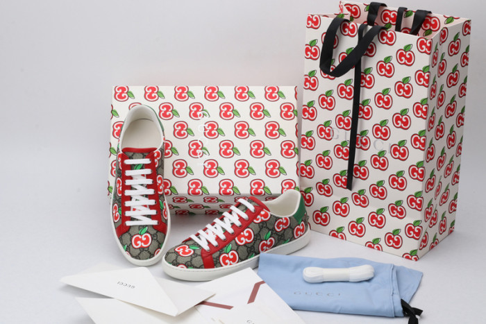gucc ace embroidered low-top sneaker