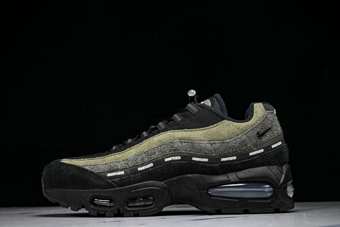 Undefeated x Nike Air Max 95 'Medium Olive' IB4523-200