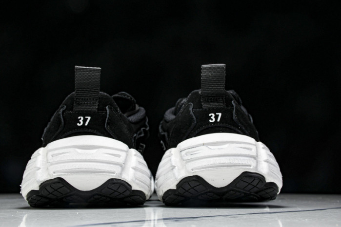 BLCG Sneaker 825418 WDWTS 1977
