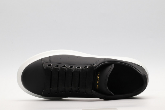 A1exa*der Mcqv*en SNEAKERS