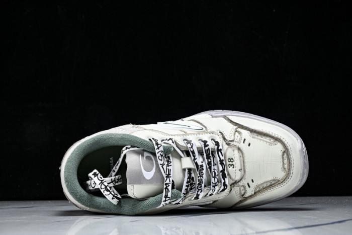 BLCG Sneaker 825418 WDWTS 1992