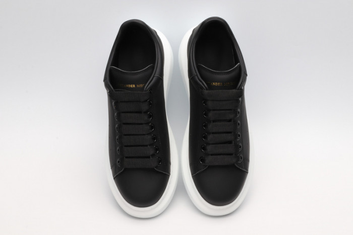 A1exa*der Mcqv*en SNEAKERS