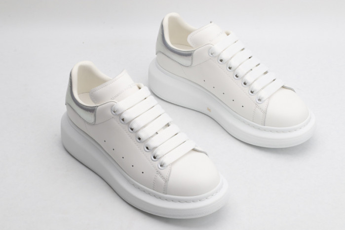 A1exa*der Mcqv*en SNEAKERS