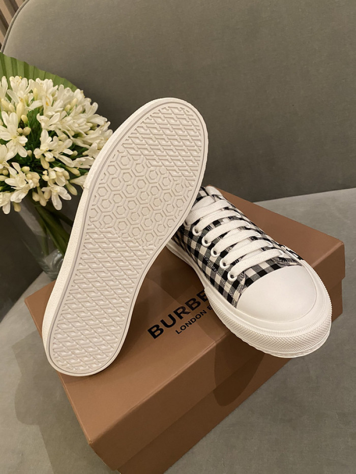 bby sneaker