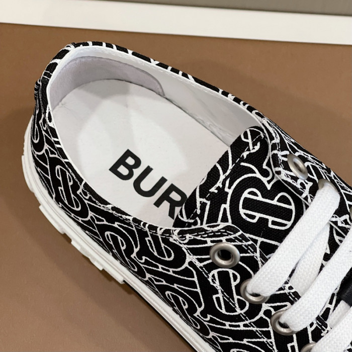 bby sneaker