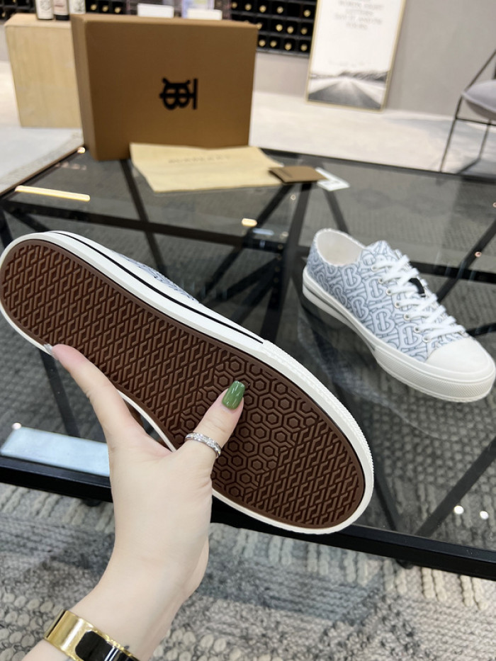 bby sneaker by0052