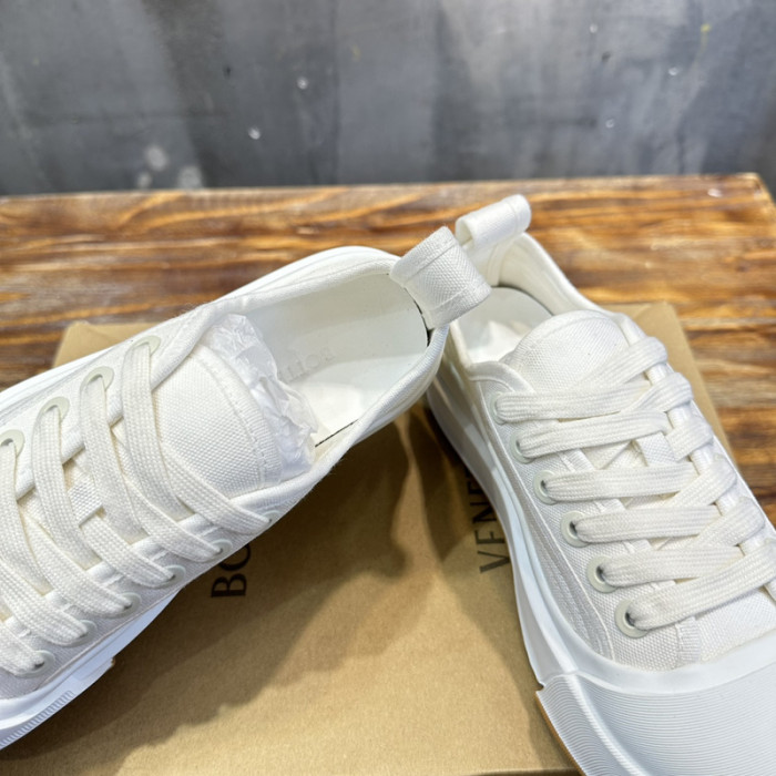 B0tt*ga Ven*ta SNEAKER