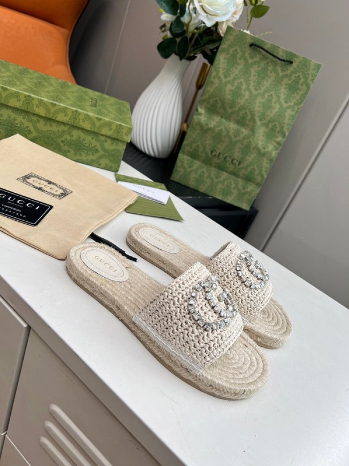 Gv*c SLIPPERS GU568-124