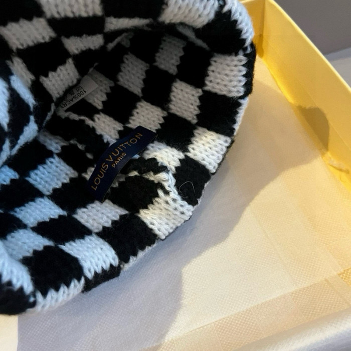 1v HAT0229-0512