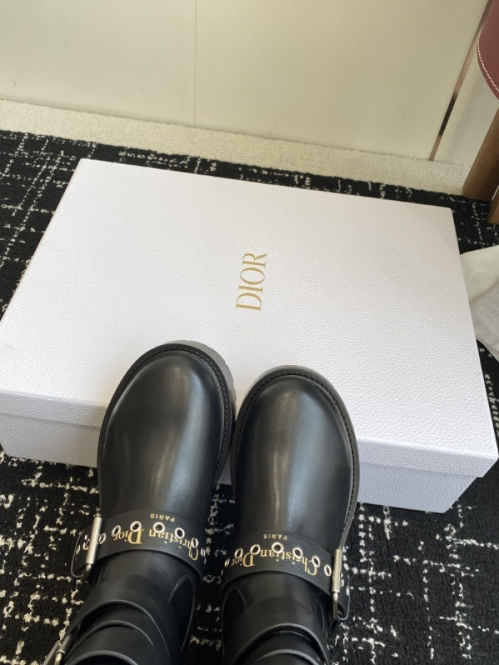 D10R Boots D897-171