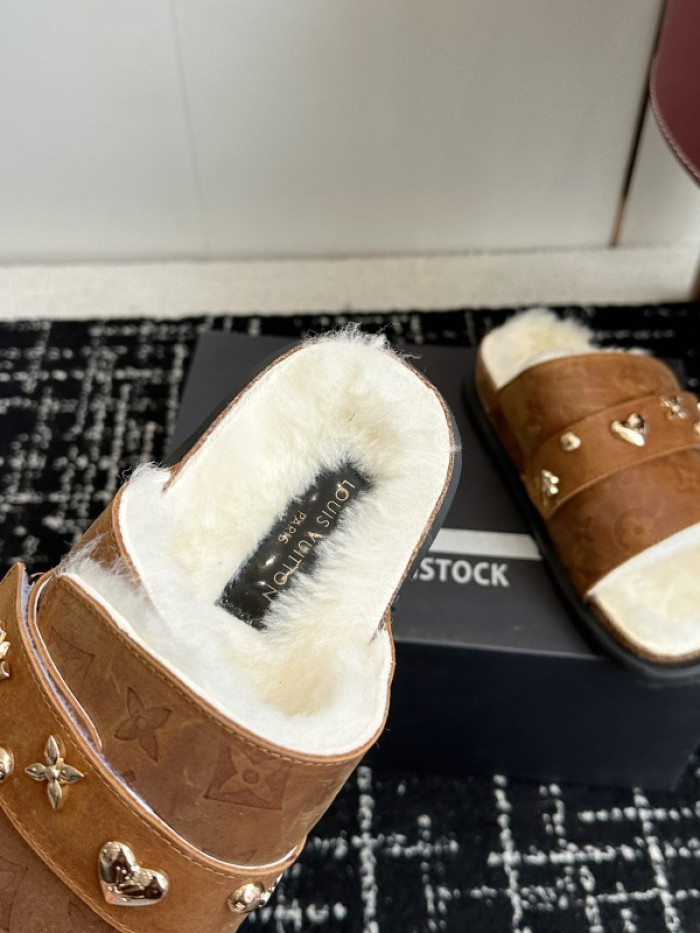 1*V SLIPPERS 11V0107-082