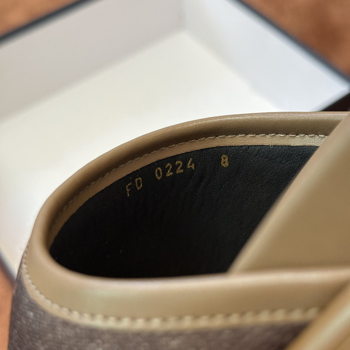 1*V SLIPPERS 11V0107-142