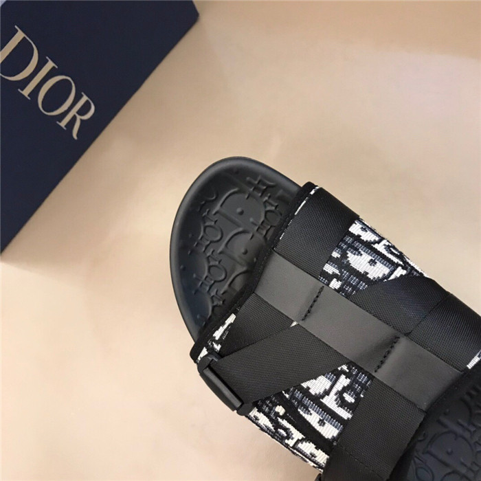 D*or slippers