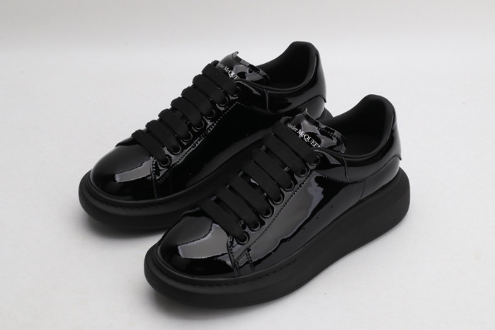 A1exa*der Mcqv*en SNEAKERS