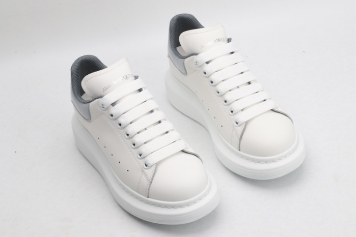A1exa*der Mcqv*en SNEAKERS