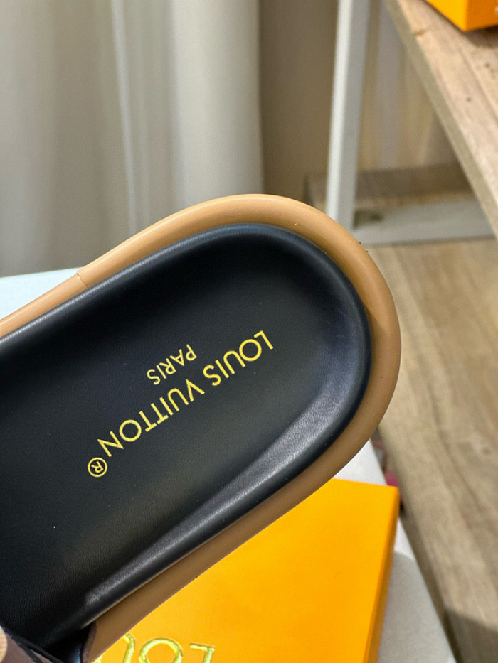 1*V SLIPPERS 11V0107-055