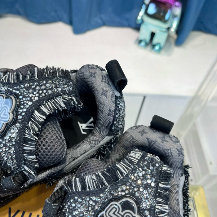 1V SNEAKERS 1V0425-250