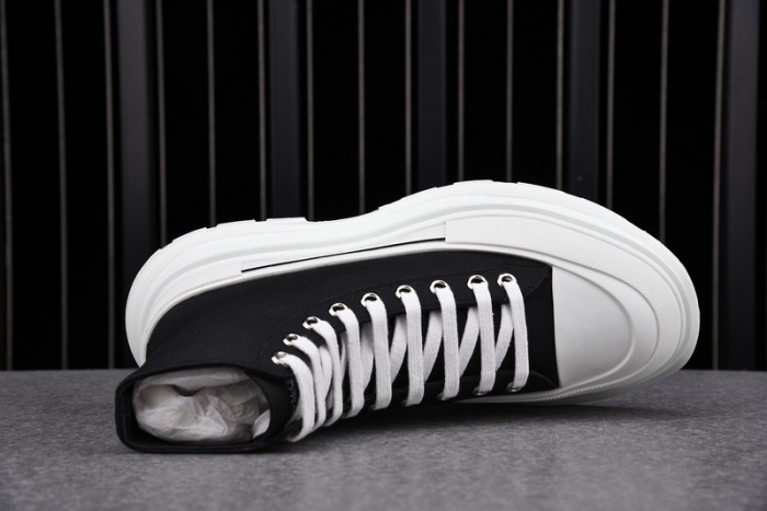 A1exa*der Mcqv*en SNEAKERS
