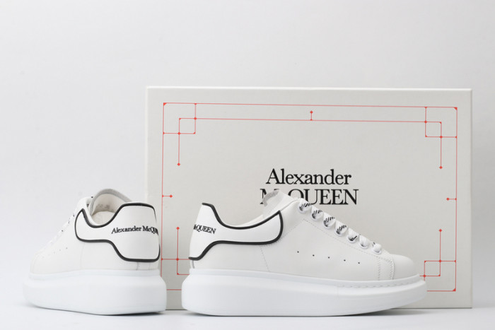 A1exa*der Mcqv*en SNEAKERS