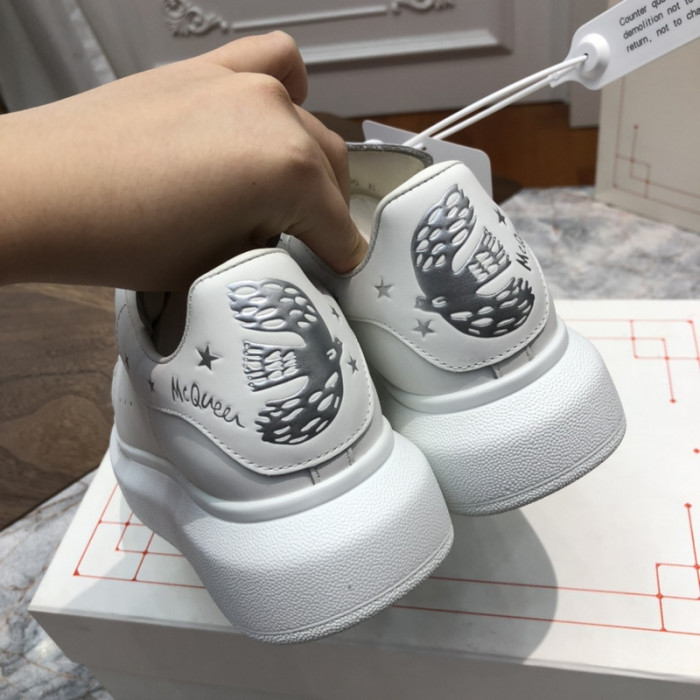 A1exa*der Mcqv*en SNEAKERS