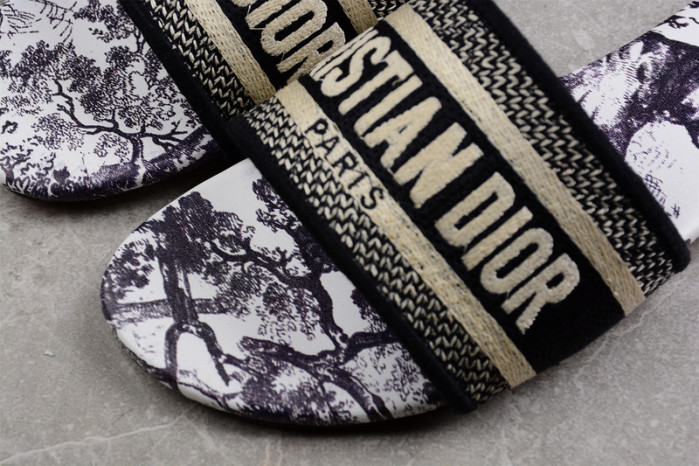 D*or slippers