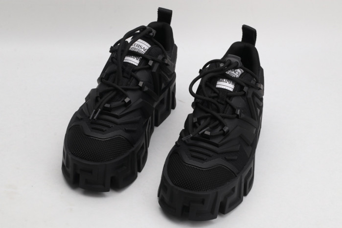 vers sneakers