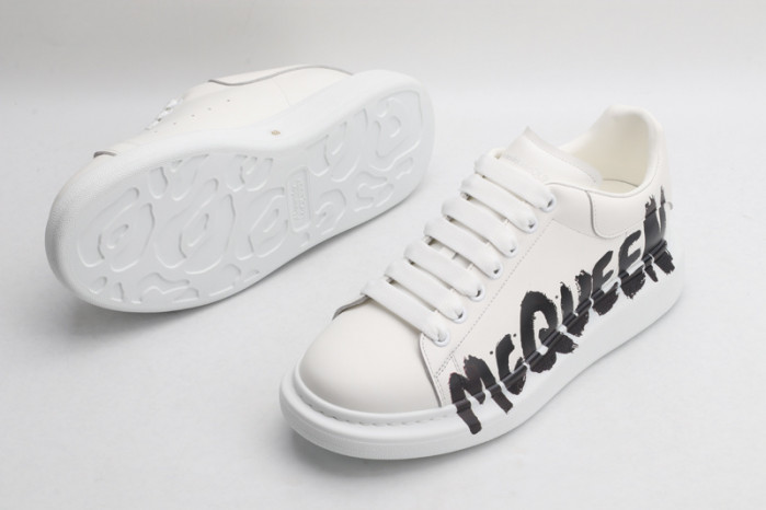 A1exa*der Mcqv*en SNEAKERS