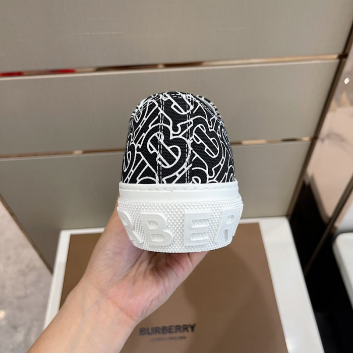bby sneaker