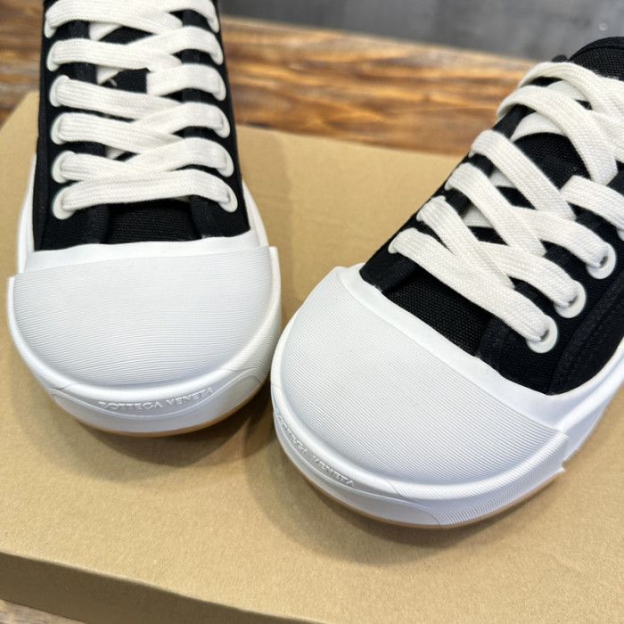 B0tt*ga Ven*ta SNEAKER