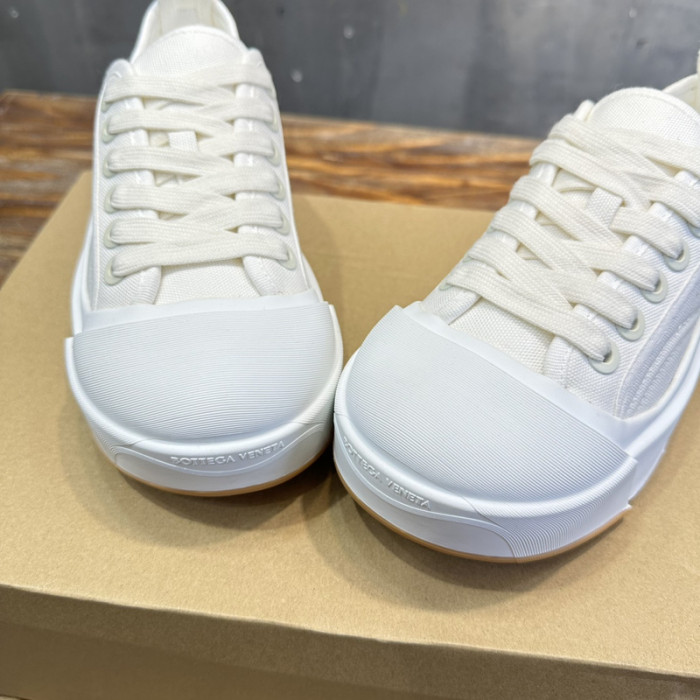 B0tt*ga Ven*ta SNEAKER