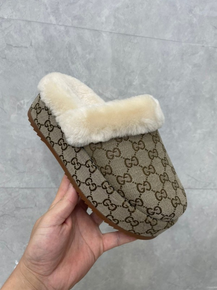 Gv*c SLIPPERS GU568-113