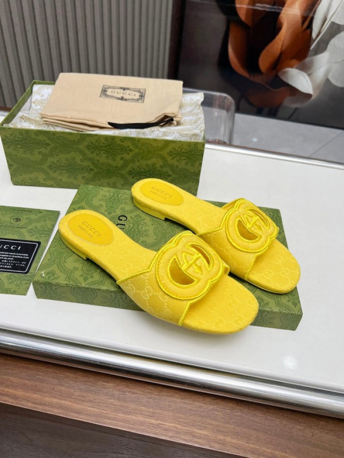 Gv*c SLIPPERS GU568-121