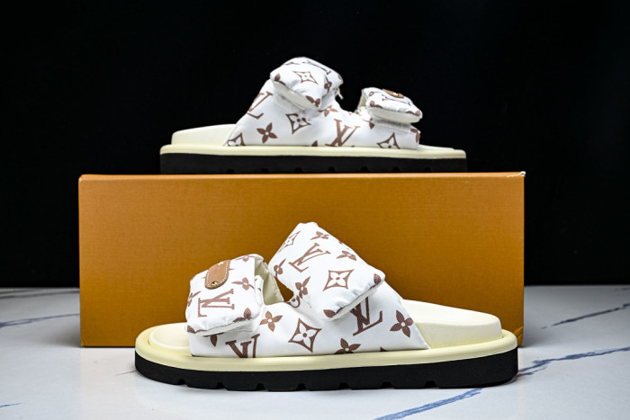 1*V SLIPPERS 11V0107-110
