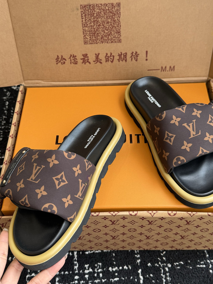 1*V SLIPPERS 11V0107-153