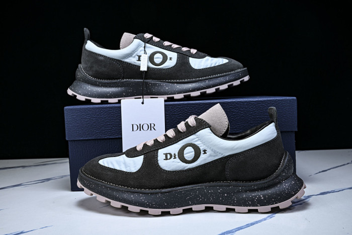 D10R Sneaker D897-240