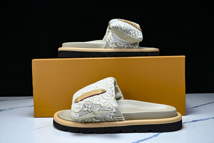 1*V SLIPPERS 11V0107-161