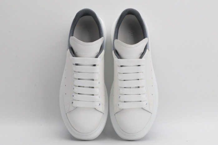 A1exa*der Mcqv*en SNEAKERS