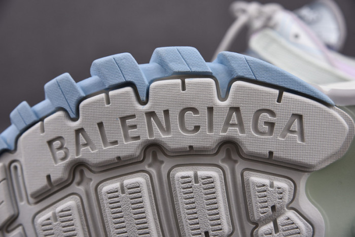 blcg track.2 white light blue 568615-w2gn3-9045