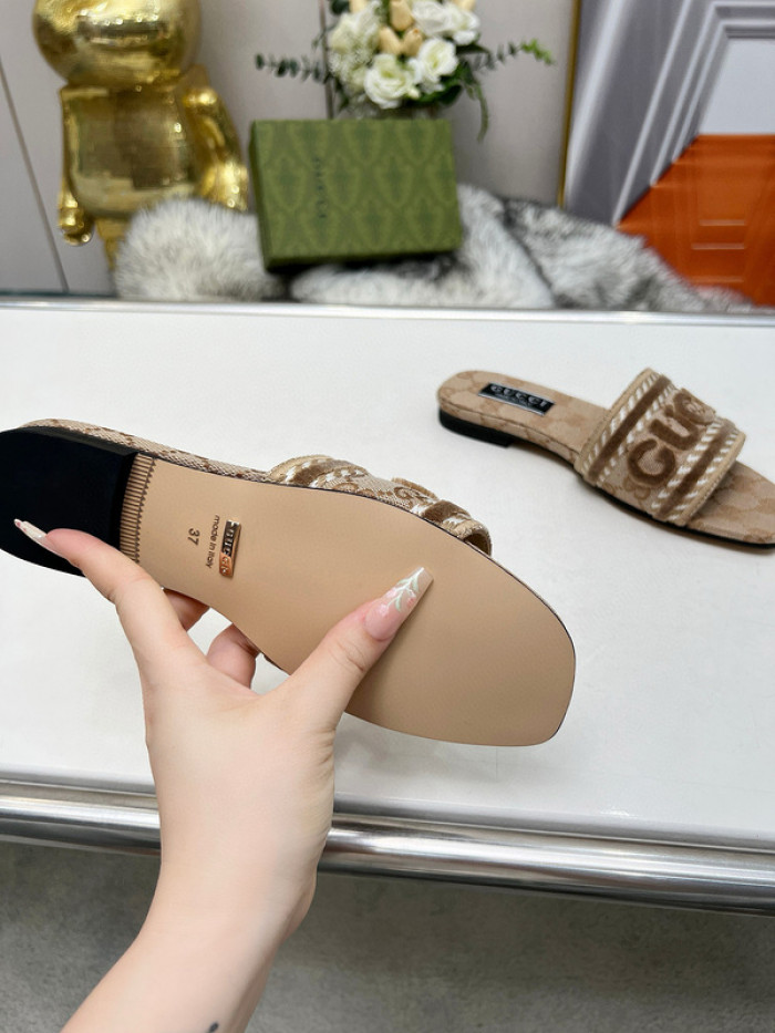 GUC* SLIPPERS DR258-089