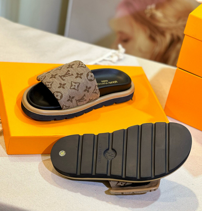 1*V SLIPPERS 11V0107-053