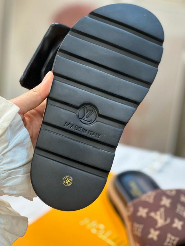 1*V SLIPPERS 11V0107-055