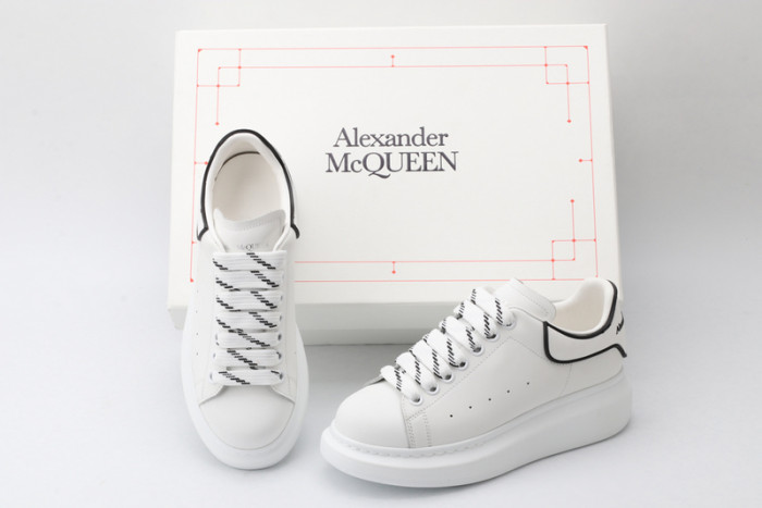 A1exa*der Mcqv*en SNEAKERS