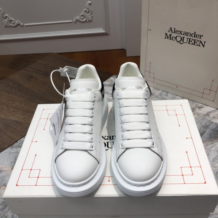 A1exa*der Mcqv*en SNEAKERS